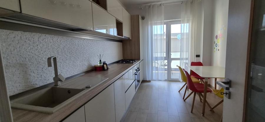 Apartament cu 3 camere decomandat în Ultracentral