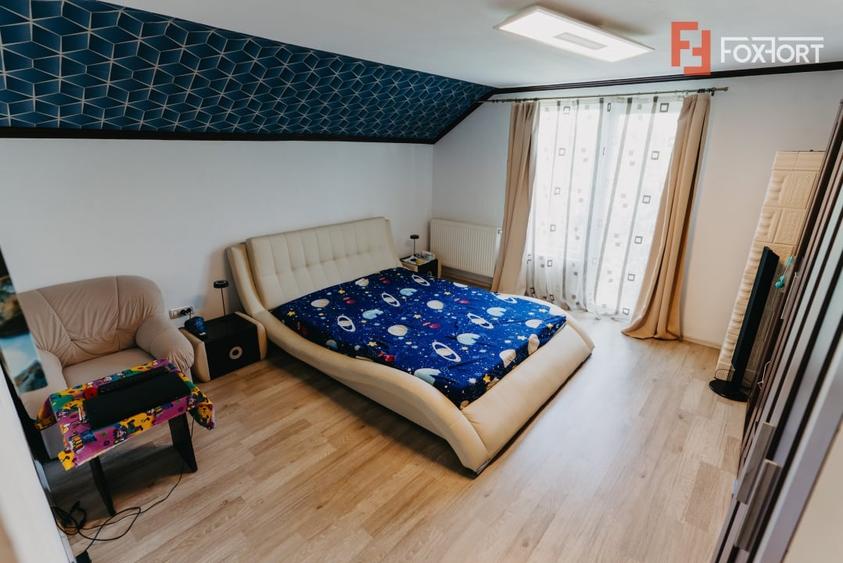 Casă individuală cu 8 camere cu Piscina în Jebel