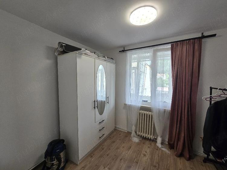 Apartament cu 4 camere decomandat în Central