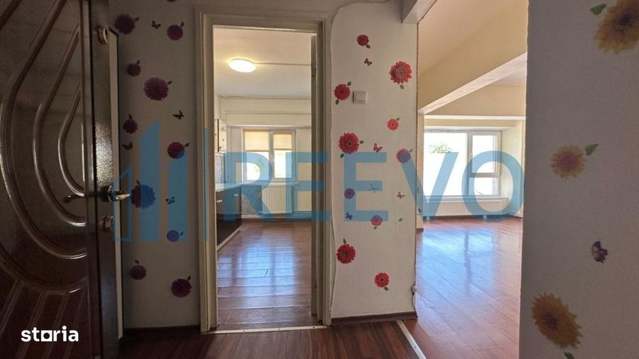 Apartament cu 2 camere semidecomandat în Podei