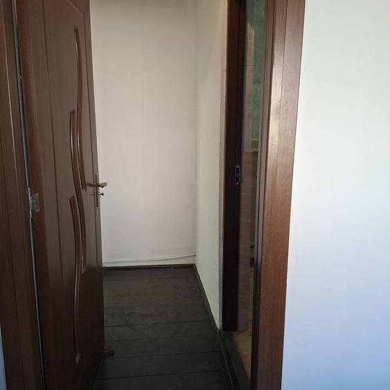 Apartament cu 3 camere semidecomandat în 13 Septembrie