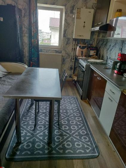 Apartament cu 2 camere decomandat în Poarta 6