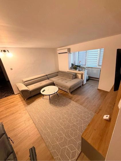 Apartament cu 3 camere semidecomandat în Central