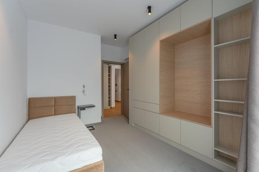 Apartament cu 4 camere decomandat, mobilat în Central