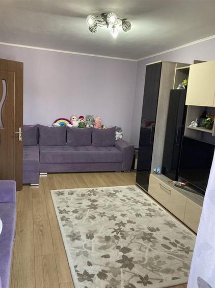 Apartament cu 2 camere decomandat, mobilat în Titan