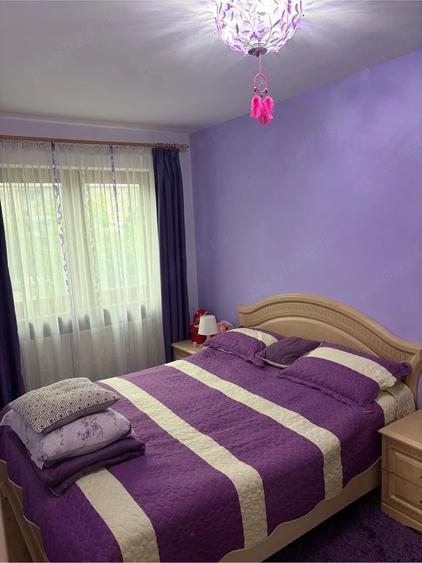Apartament cu 3 camere semidecomandat în Piața Centrală