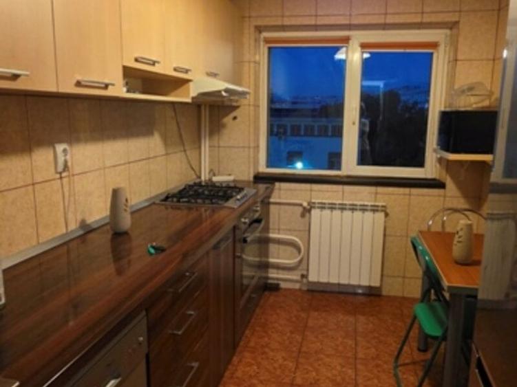 Apartament cu 3 camere semidecomandat, mobilat în Turda