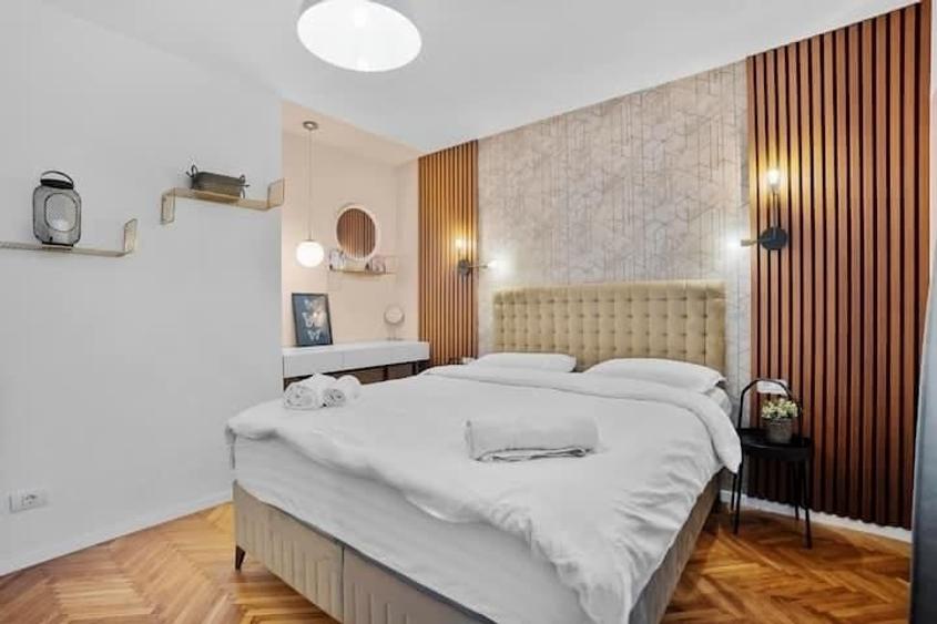 Apartament cu 6 camere decomandat, mobilat în Magheru