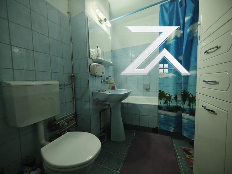 Apartament cu 3 camere decomandat, mobilat în Craiovița Nouă