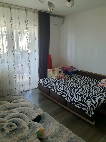 Apartament cu 3 camere semidecomandat în Cantemir