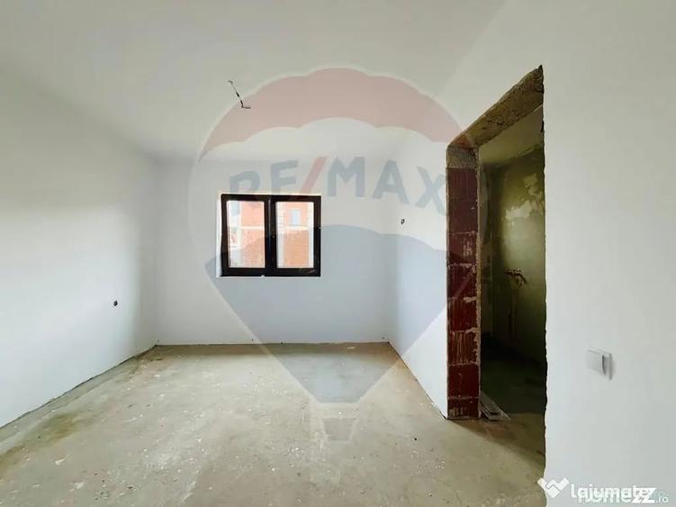 Casă cu 4 camere cu Teren 300 Mp în Betfia