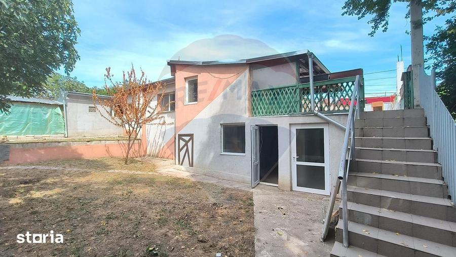 Casă cu 3 camere decomandat cu Canalizare în Nord