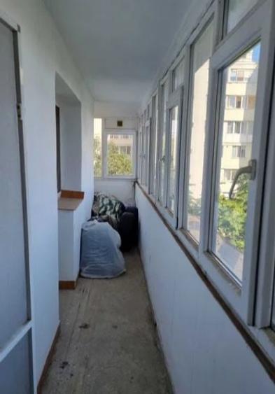Apartament cu 4 camere decomandat în Lacul Tei