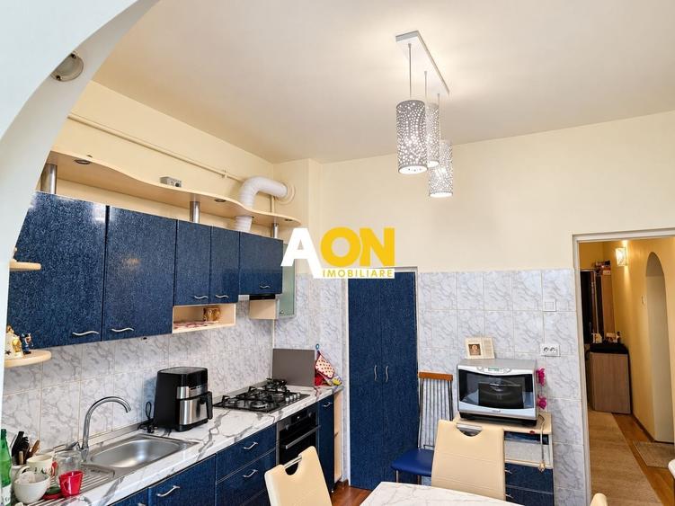 Apartament cu 4 camere decomandat, mobilat în Cetate