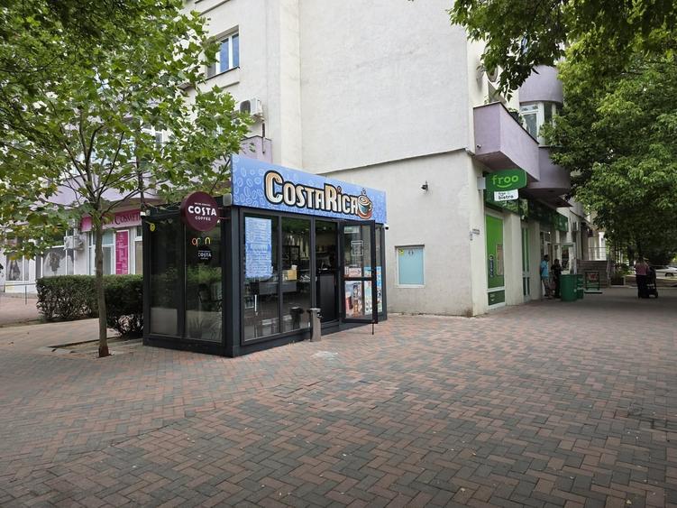 Apartament cu 3 camere decomandat în Costin Georgian