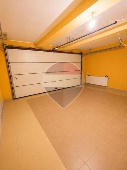 Casă individuală cu 12 camere cu Piscina în Fundeni