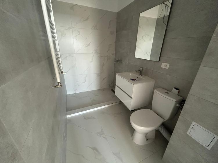 Apartament cu 2 camere decomandat în Apărătorii Patriei