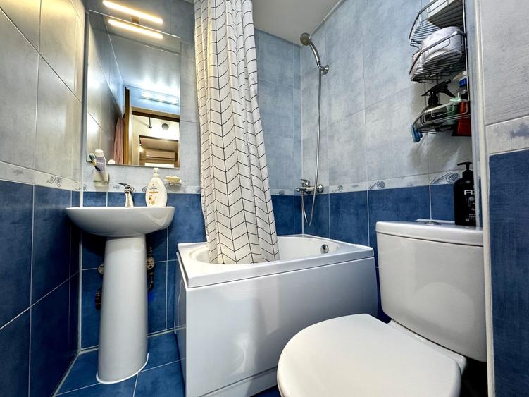 Apartament cu 4 camere decomandat, mobilat în Lipovei