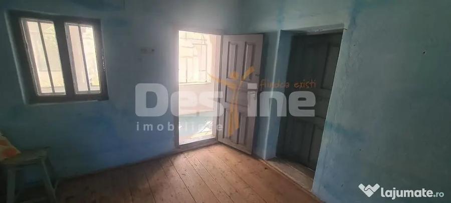 Casă cu 4 camere cu Teren 985 Mp în Malu cu Flori