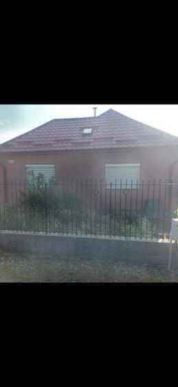 Casă de vânzare  - 2
