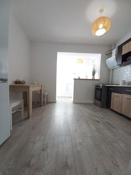 Apartament semidecomandat în Mihai Bravu