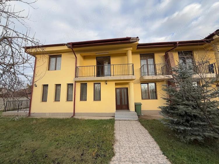 Casă cu 5 camere cu Teren 500 Mp în Episcopia Bihorului