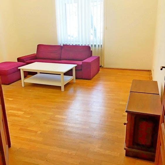 Apartament cu 3 camere semidecomandat în Elisabetin