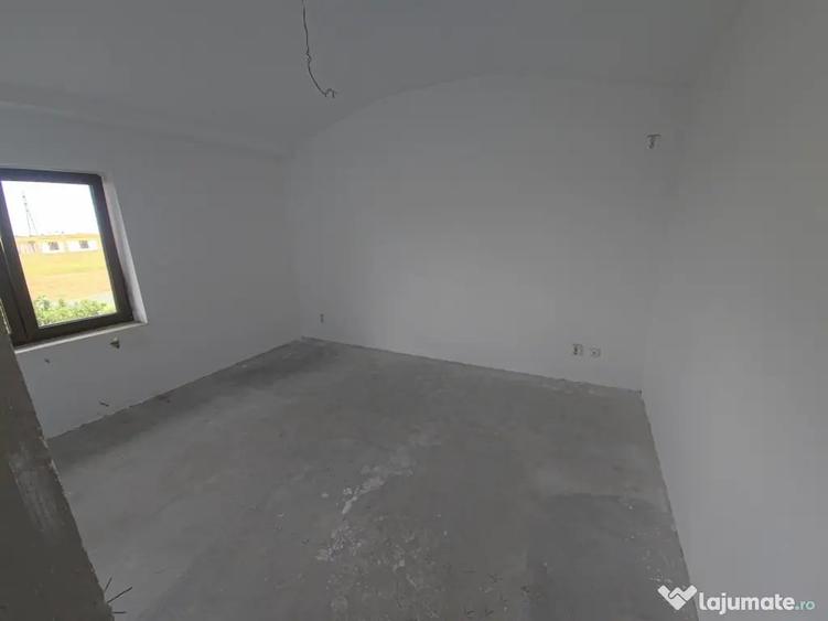 Casă cu 4 camere cu Teren 362 Mp în Cumpăna