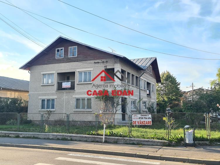 Casă individuală cu 9 camere cu Teren 561 Mp în Câmpina