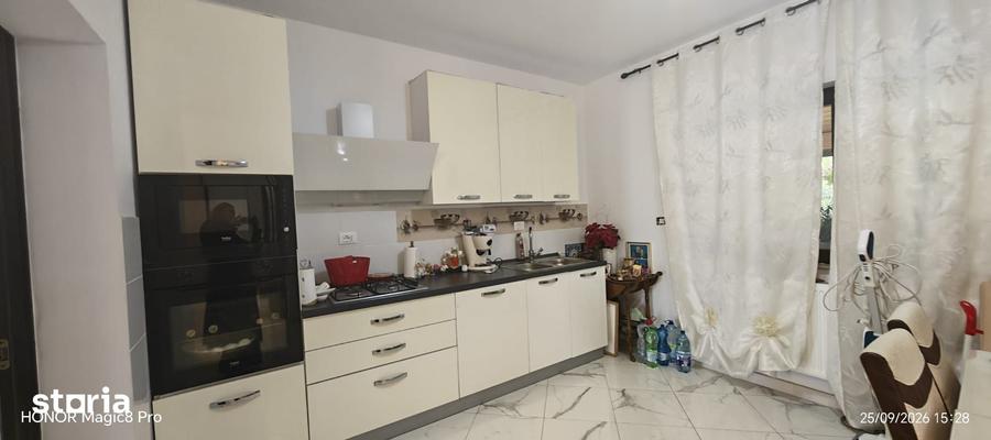 Casă cu 3 camere cu Teren 1800 Mp în Lețcani