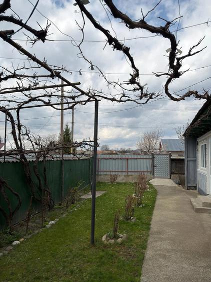 Casă cu 4 camere cu Teren 1000 Mp în Bodești