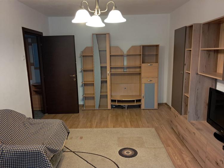 Apartament cu 2 camere decomandat, mobilat în Stadion