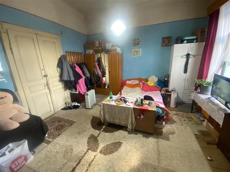 Casă cu 3 camere cu Teren 242 Mp în Central