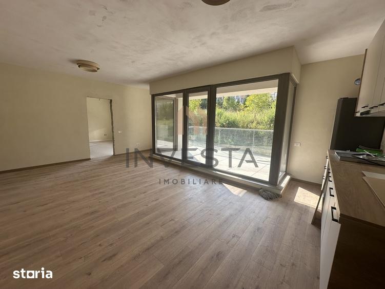 Apartament cu 3 camere semidecomandat în Borhanci