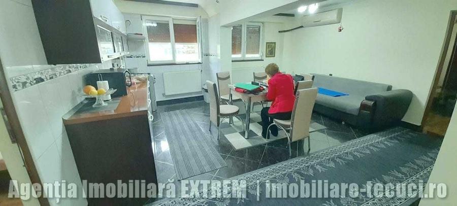 Apartament cu 3 camere decomandat în Central