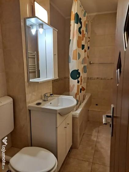 Apartament 3 camere,decomandat,2 bai, zona Siretului. - 2