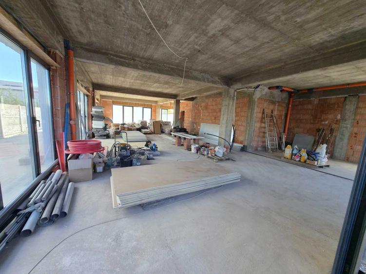Spațiu comercial, de 600 mp, în Dumbrăvița