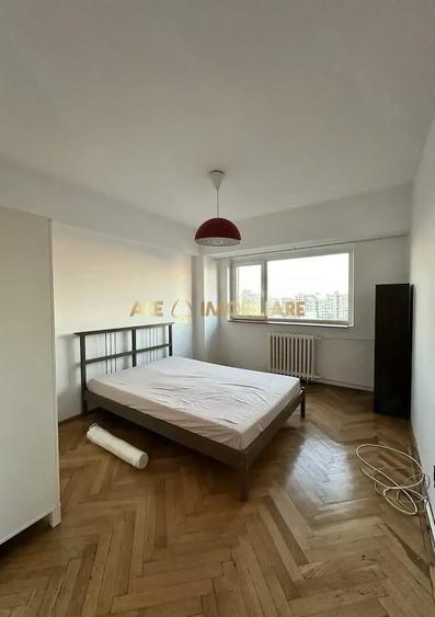 Apartament cu 3 camere decomandat, mobilat în Titulescu
