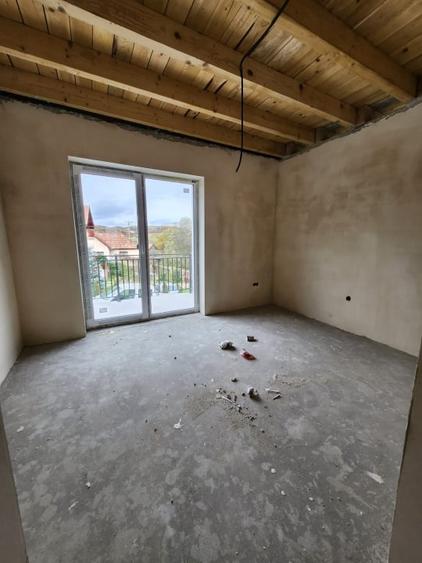 Duplex cu 5 camere cu Canalizare în Tăuți