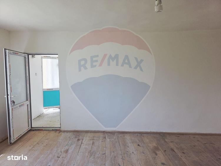 Casă cu 2 camere cu Teren 555 Mp în Botești