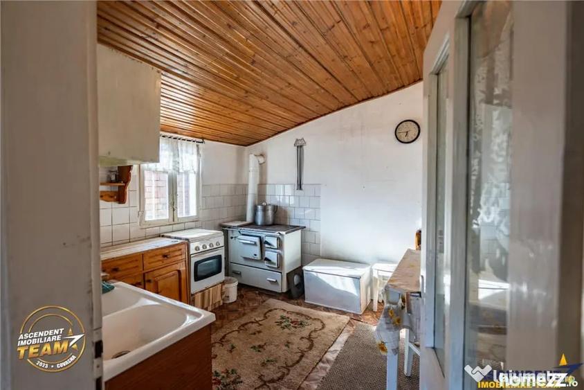 Casă cu 3 camere cu Teren 7608 Mp în Cernat