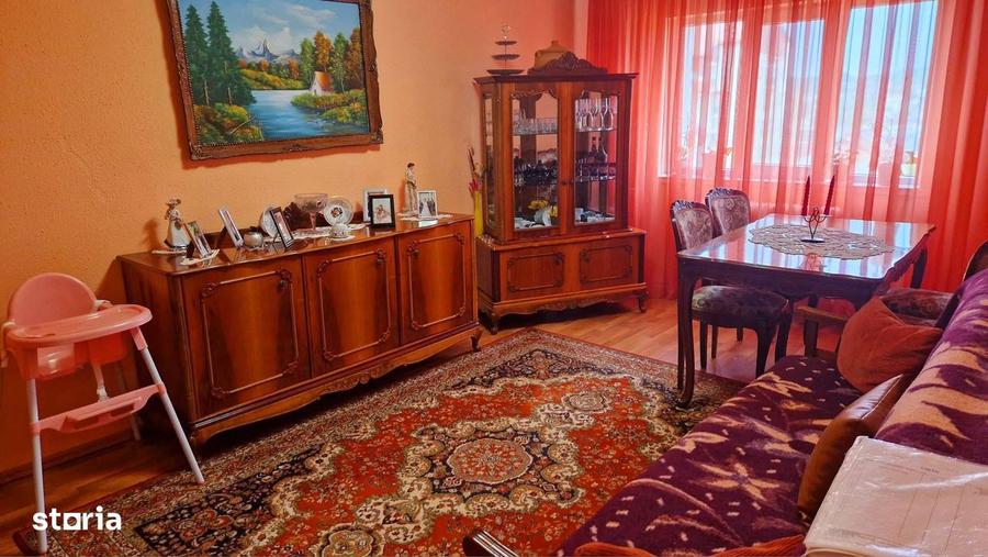 Apartament cu 3 camere decomandat în Central