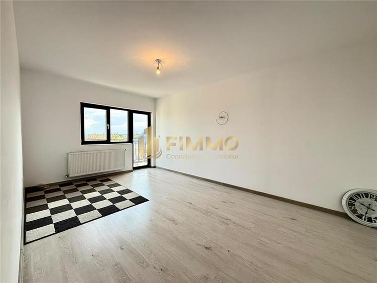 Apartament cu 3 camere decomandat în Ipotești