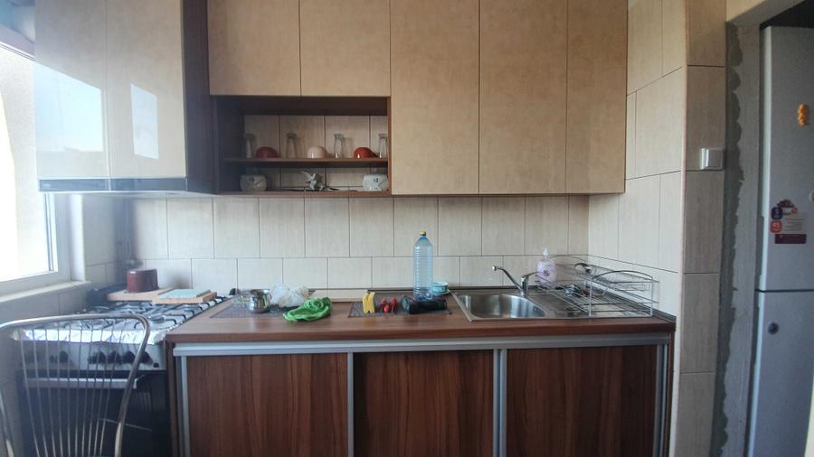 Apartament cu 3 camere semidecomandat în Titan
