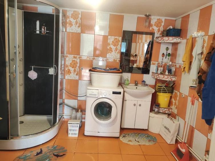 Casă cu 4 camere cu Teren 194 Mp în Central