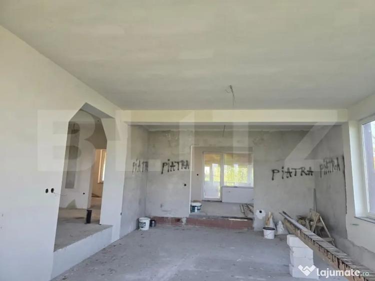 Casă cu 8 camere cu Teren 1500 Mp în Central