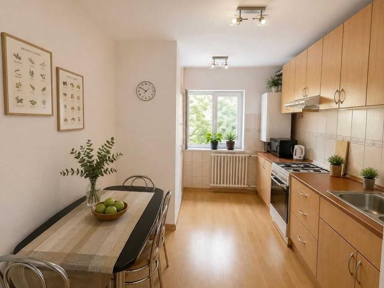Apartament cu 4 camere decomandat în Central