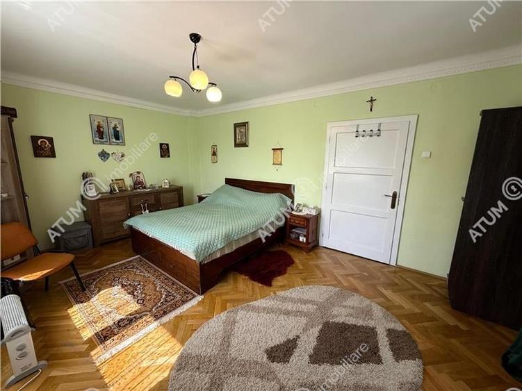 Casă individuală cu 7 camere cu Canalizare în Calea Poplăcii