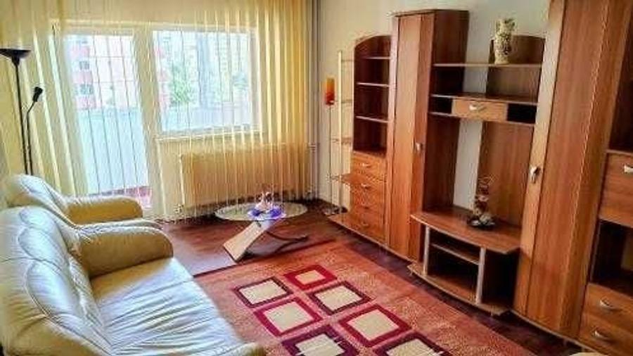 Apartament cu 3 camere decomandat în Răcădău