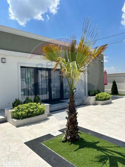 Casă cu 6 camere cu Teren 560 Mp în Malu Mare